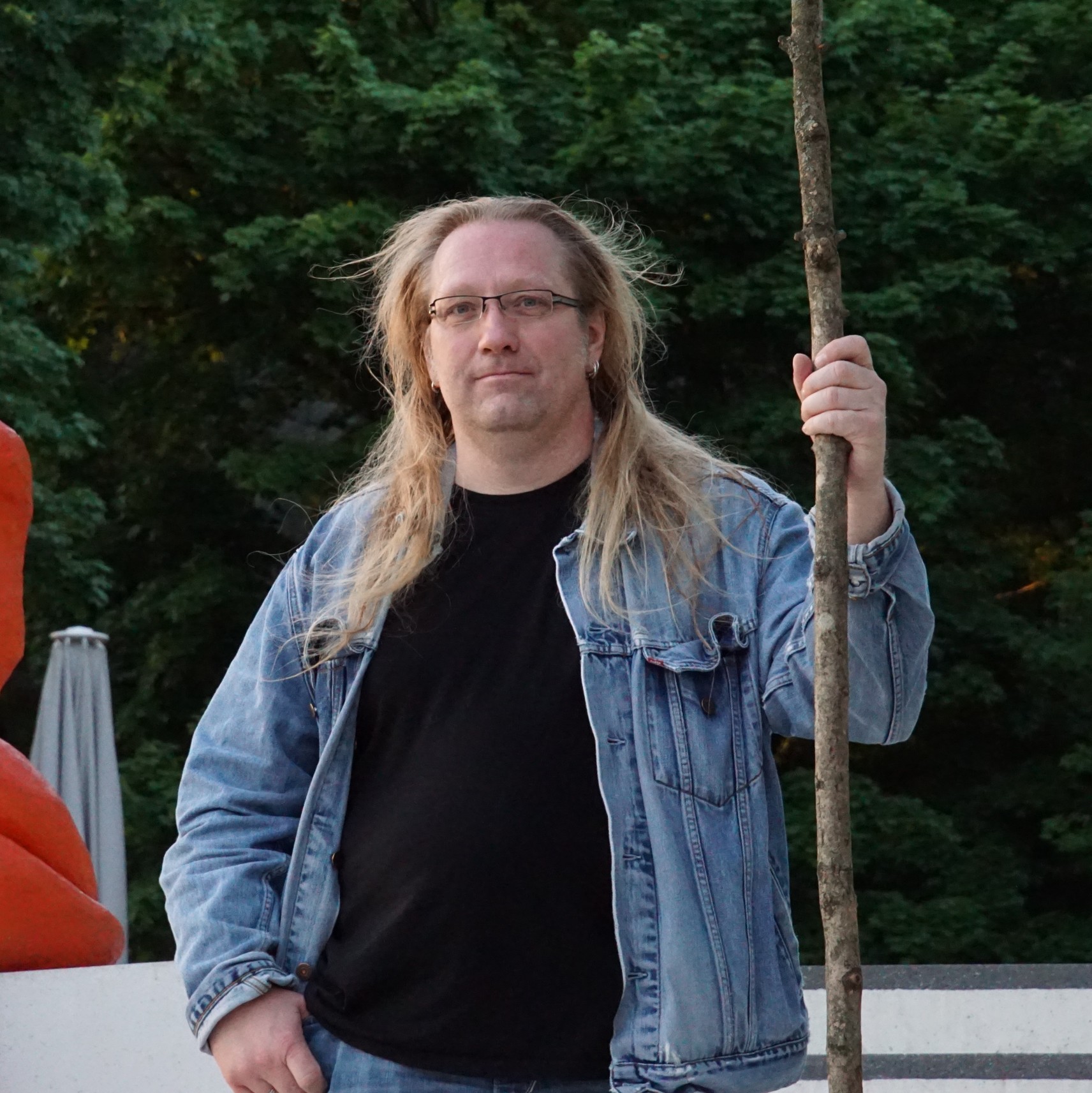 Meine Person mit Stock, Schnappschuss beim Wandern, Frank der blonde